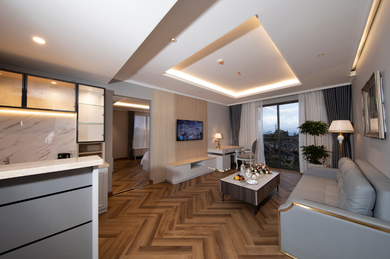 EXECUTIVE SUITE