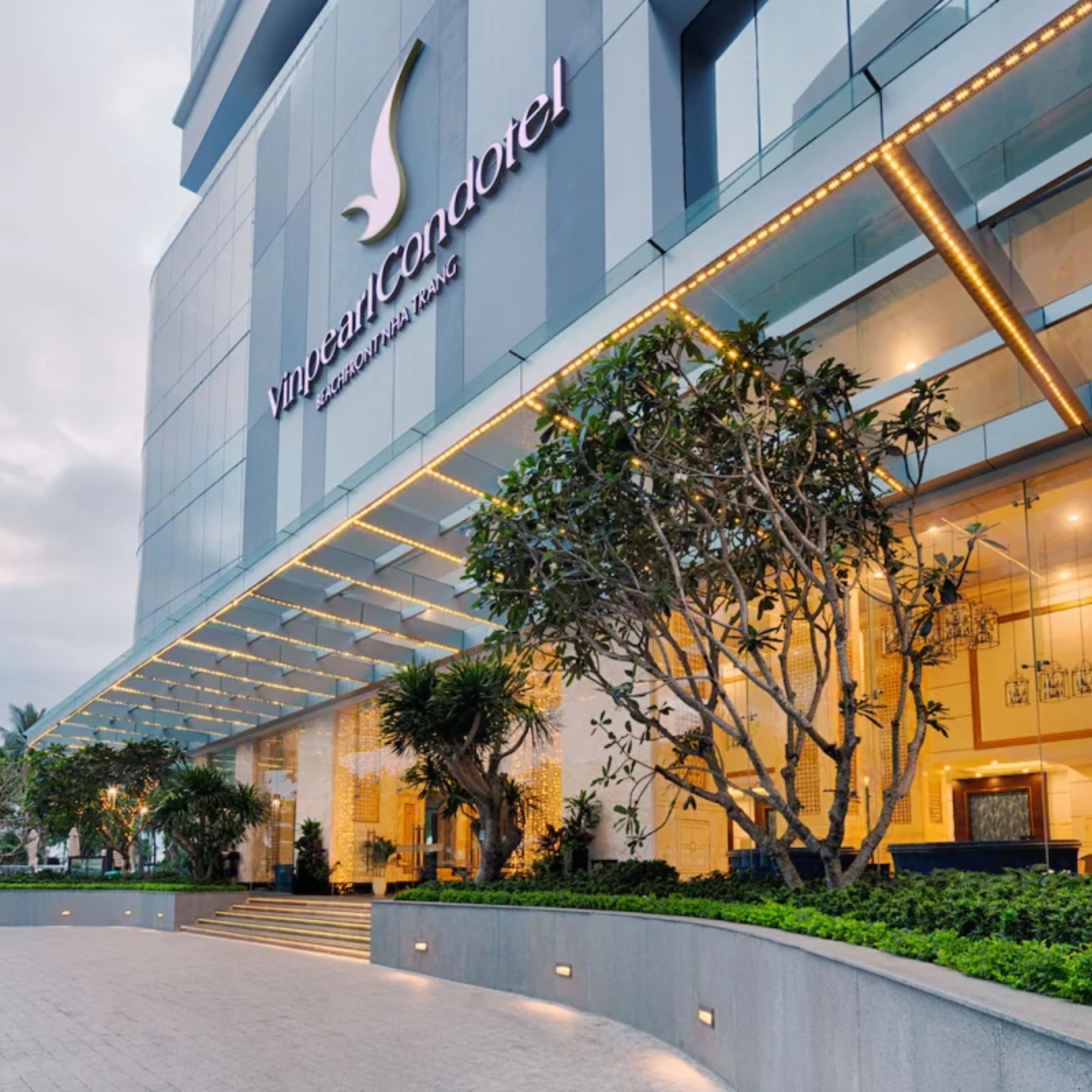 KHÁCH SẠN VINPEARL BEACHFRONT NHA TRANG